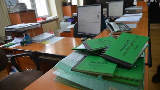 Wykładowca i 45 studentów oskarżonych o korupcję!