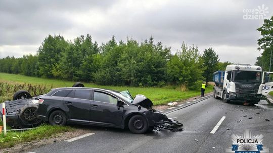 Wypadek czterech pojazdów w Skaryszewie. Dwie osoby trafiły do szpitala