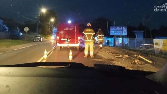 Wypadek na DK9 w Iłży. Kierowca wjechał do rowu