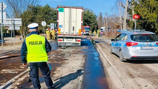 Wypadek na drodze krajowej. Osobówka zderzyła się z tirem