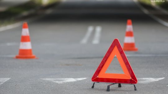 Wypadek na Firleju. Mężczyzna w szpitalu 