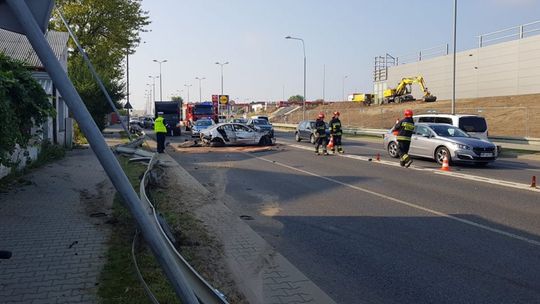 Wypadek na Młodzianowskiej. Zderzenie dwóch aut