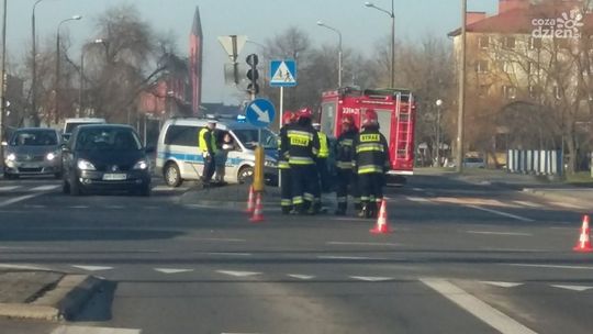 Wypadek na skrzyżowaniu. Dwóch kierowców w szpitalu