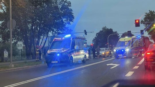 Wypadek na skrzyżowaniu ulic 11 listopada / Żwirki i Wigury