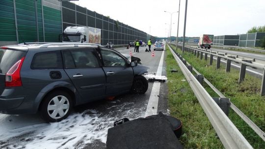 Wypadek na trasie S7. Samochód w płomieniach