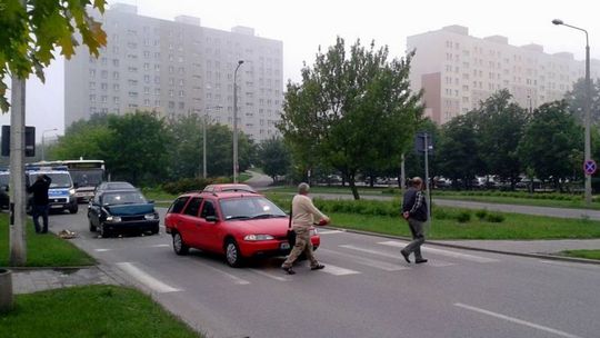 Wypadek przed przejściem dla pieszych na Ustroniu