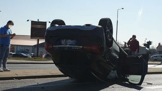 Wypadek przy Kieleckiej. 19-latkowie w szpitalu [WIDEO]