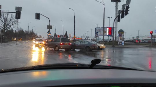 Wypadek przy Toruńskiej. Tworzą się korki