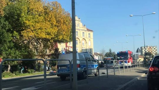 Wypadek w centrum miasta. Motocyklista w szpitalu