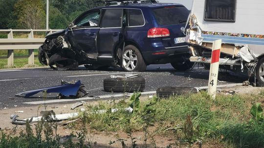 Wypadek w Klwatce Królewskiej. Dwie osoby w szpitalu