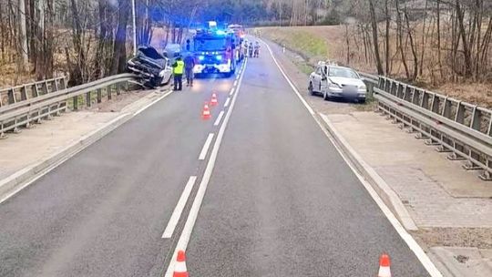 Wypadek w powiecie przysuskim. Wśród rannych profesor Jerzy Bralczyk 
