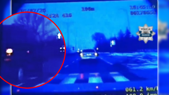 Wyprzedzał na przejściu dla pieszych … radiowóz