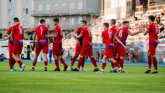 Wysoka porażka Broni z liderem