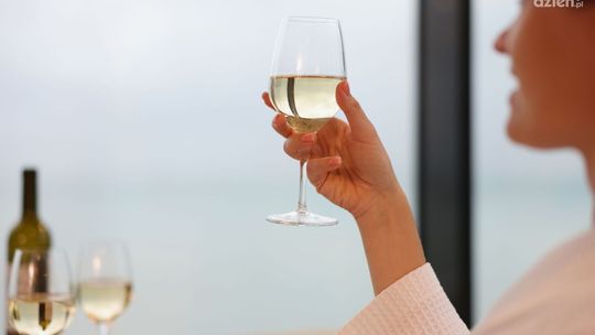 Wysokofunkcjonujące alkoholiczki — lekarki, profesorki, prawniczki coraz częściej sięgają po kieliszek