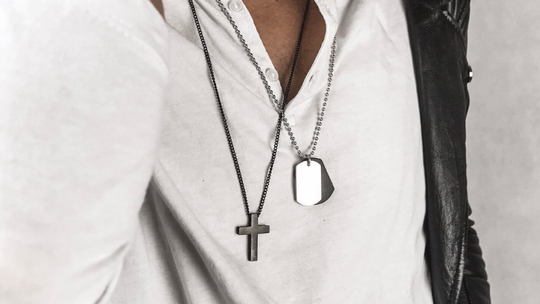 Wysokogatunkowe łańcuszki i łańcuchy męskie – najciekawsze propozycje na lato