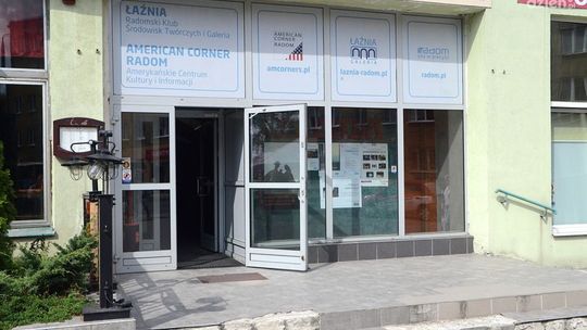 Wystawa absolwentów Wydziału Sztuki UTH