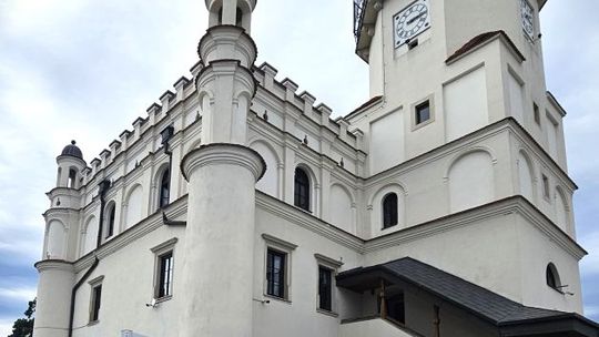 Wystawa o muzeum instrumentów na rynku w Szydłowcu