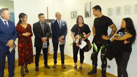 Wystawa prac Małgorzaty Furgi w Zwoleniu. To artystka pochodząca z powiatu radomskiego