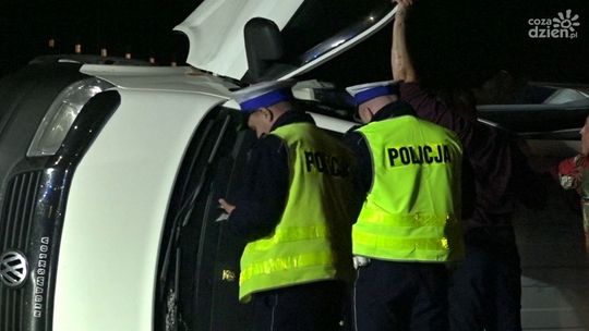 Wywrócony samochód. Kolizja w Mleczkowie