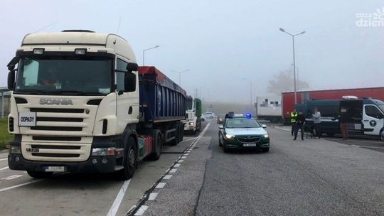 Wzmożone kontrole ciężarówek z odpadami