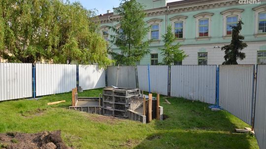 Wznosi się pomnik pary prezydenckiej w Radomiu