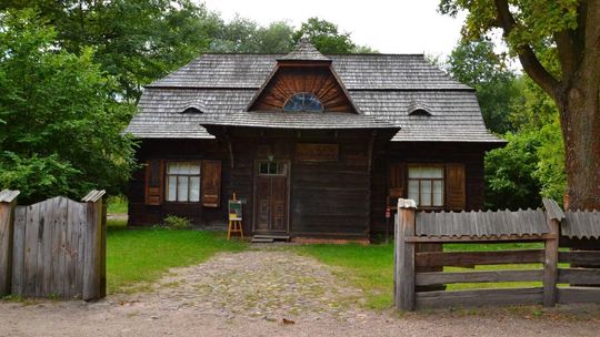 ,,Z glin i pamięci’’ - nowa wystawa w Muzeum Wsi Radomskiej ,,Z glin i pamięci’’ - nowa wystawa w Muzeum Wsi Radomskiej
