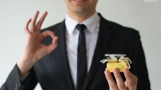 Z jakiej okazji podarować prezent pracownikowi?