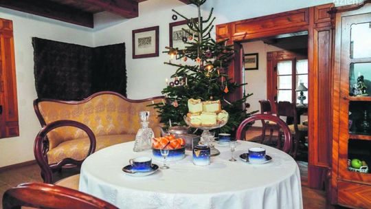 Z zielonego lasu przyszła. Skąd wzięła się tradycja ubierania choinki?