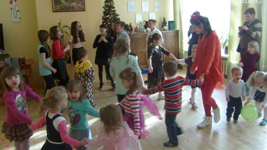 Zabawa choinkowa dla dzieci z Michałowa