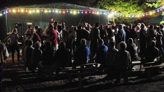 Zabawa na dechach w Muzeum Wsi Radomskiej