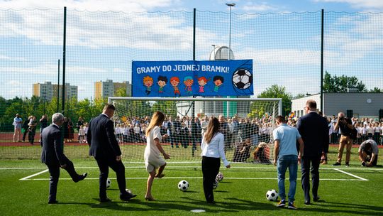 Zabrzmiał pierwszy dzwonek, a wraz z nim uczniowie PSP 14 otrzymali nową przestrzeń szkolną i boisko