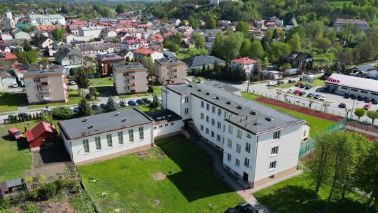 Zaczyna się budowa hali sportowej przy liceum w Iłży