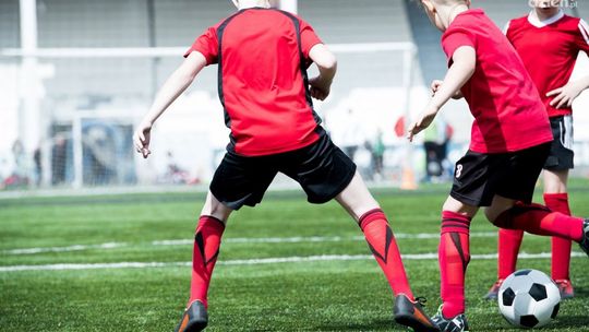 Zaczynasz przygodę z piłką nożną? Odwiedź sklep piłkarski!