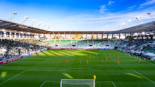 Zadaszenie skończone, trwają ostatnie prace. Stadion przy Struga 63 bliski odbiorów