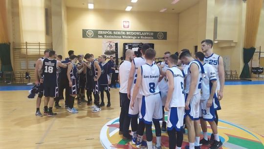 Zadecydowała ostatnia kwarta. HydroTruck II podejmował AZS UW