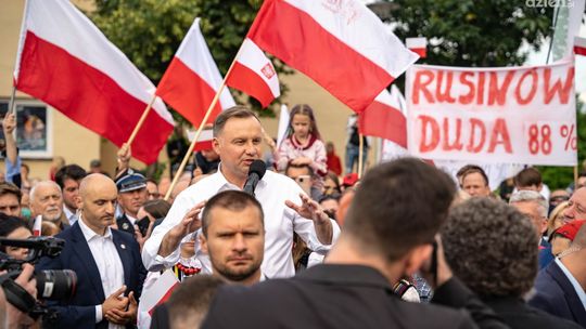 Zakażeni na spotkaniu z prezydentem w Odrzywole. Sanepid apeluje o zgłaszanie się uczestników z objawami.