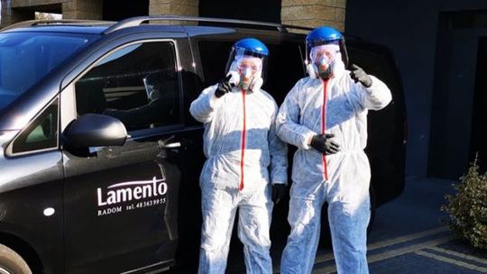 Zakład pogrzebowy radzi: „zostań w domu”