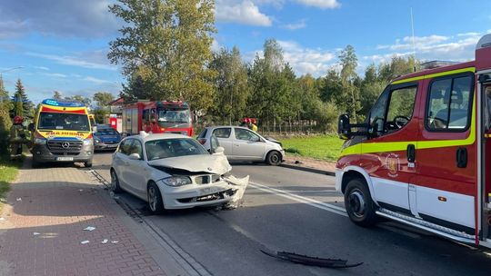 Zakrzew. Zderzenie dwóch osobówek