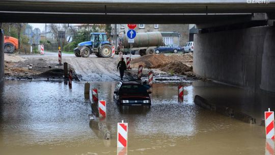 Zalany przejazd. Mieszkańcy zablokują budowę?
