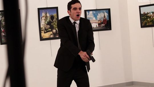 Zamach na ambasadora Rosji: Byłem przerażony, ale robiłem zdjęcia Zamach na ambasadora Rosji: Byłem przerażony, ale robiłem zdjęcia