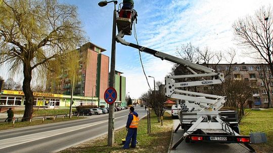 Zamontowali energooszczędne lampy
