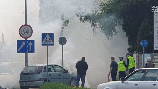 Zapaliło się auto. Strażacy są na miejscu