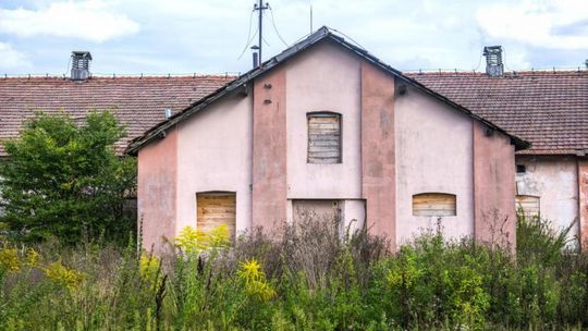 Zapomniane miejsca: budynki majątku Pruszaków Zapomniane miejsca: budynki majątku Pruszaków