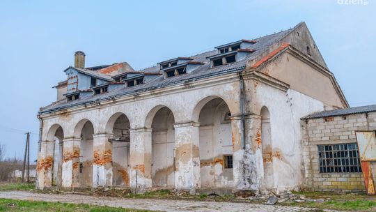 Zapomniane miejsca. Folwark Ożarowskich