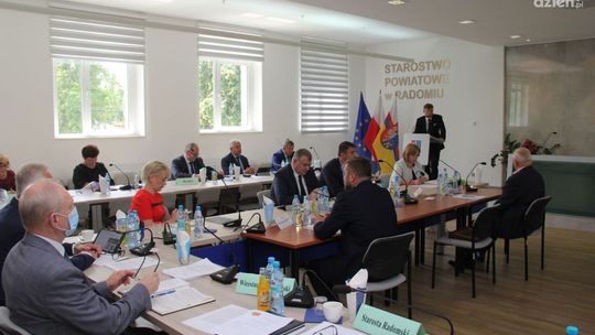 Zarząd powiatu radomskiego z absolutorium