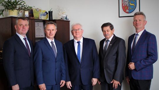 Zarząd powiatu zwoleńskiego otrzymał absolutorium i wotum zaufania Zarząd powiatu zwoleńskiego otrzymał absolutorium i wotum zaufania