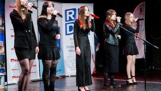 Zaśpiewali kolędy i pastorałki ku pamięci biskupa Diecezji Radomskiej. Gwiazdą Danuta Błażejczyk Kolędy i Pastorałki w Radomiu