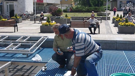 Zastępca burmistrza Pionek zamienił garnitur na strój roboczy