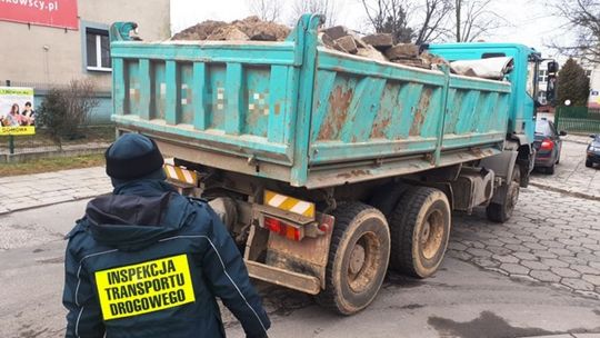 Zatrzymali kolejne przeładowane ciężarówki