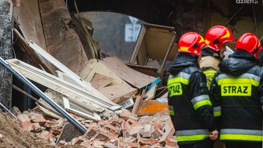 Zawalona kamienica - co z lokatorami? [wideo]